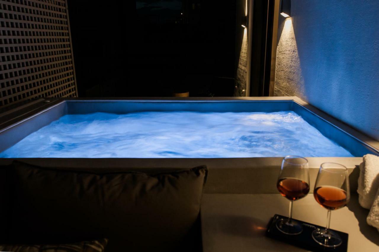 *** Boutique Syntagma Apartment W/ Plunge Pool *** Atene Esterno foto
